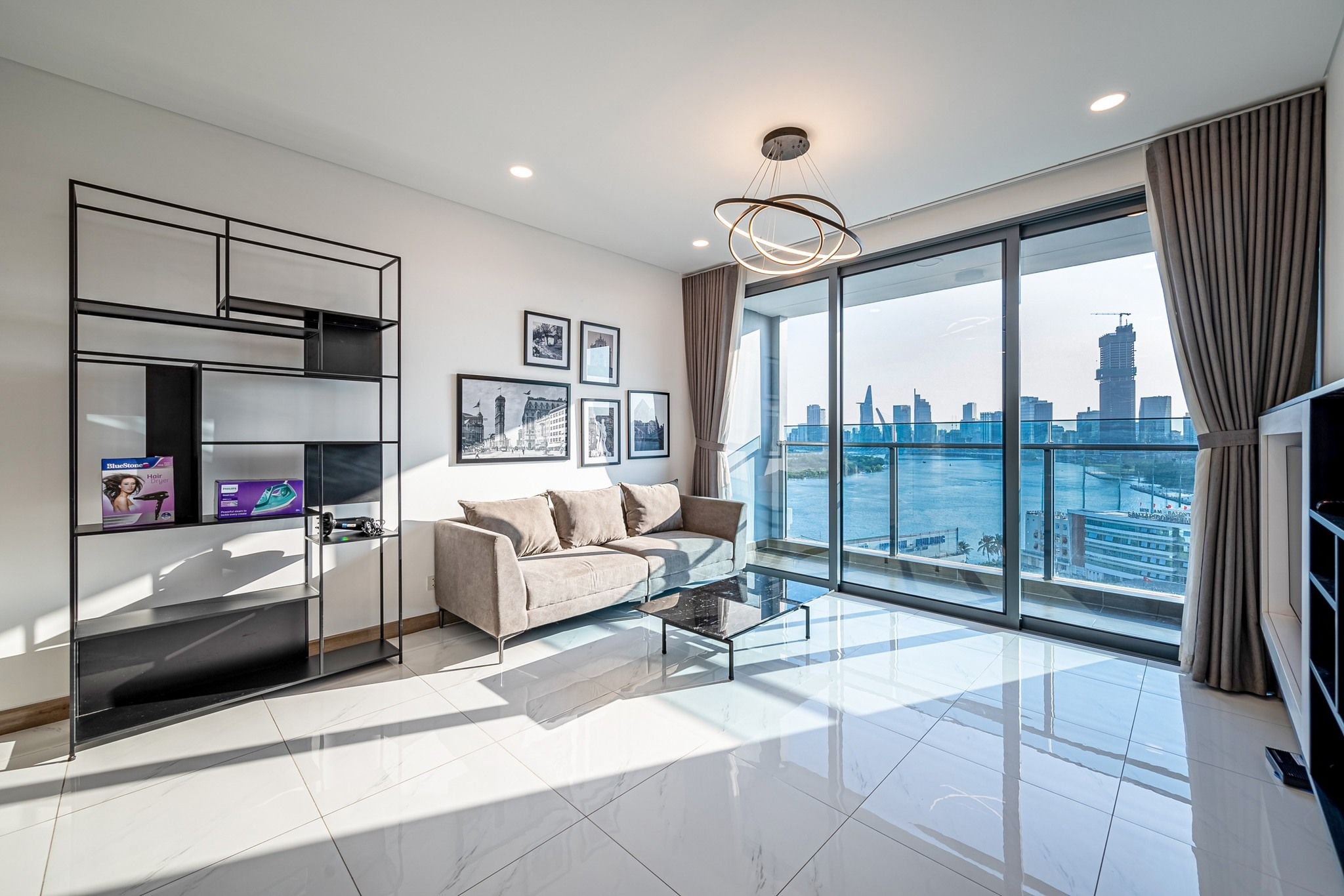 Sunwah Pearl, 2PN, 99m2, view sông, giá sốc, 25 triệu/tháng. LH 0917 459 ***