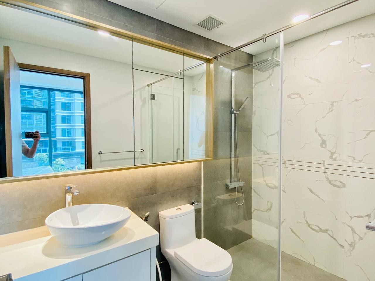 Kẹt tiền bán nhanh căn hộ 2PN+1 Sunwah Pearl, 107m2, full nội thất, lầu cao view thoáng 12 tỷ