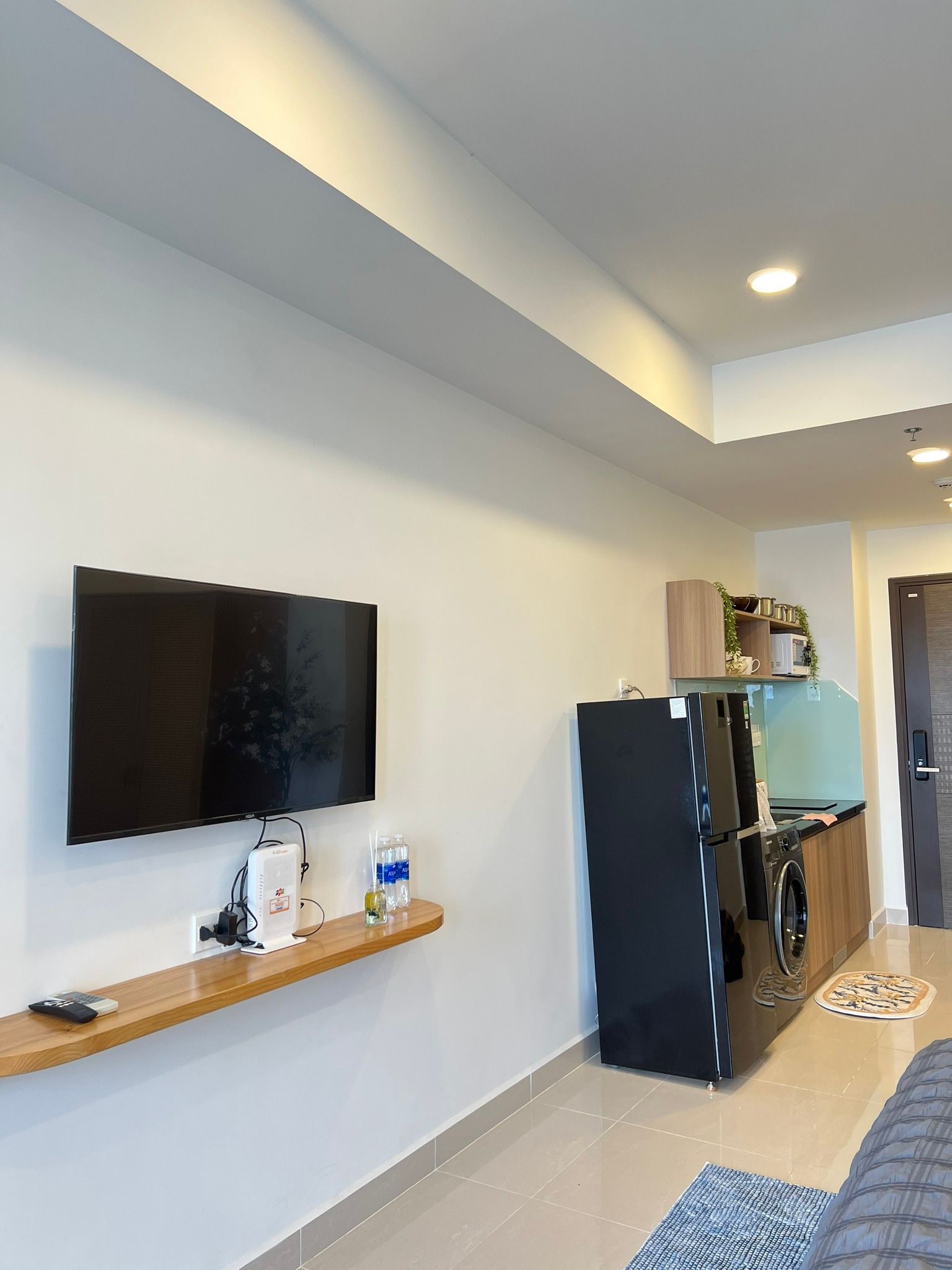 Bán nhanh Soho Residence tầng trung view mát. 54m2 2pn 1wc tặng NT 5,5 tỷ. LH: 0983 568 *** gặp Tín