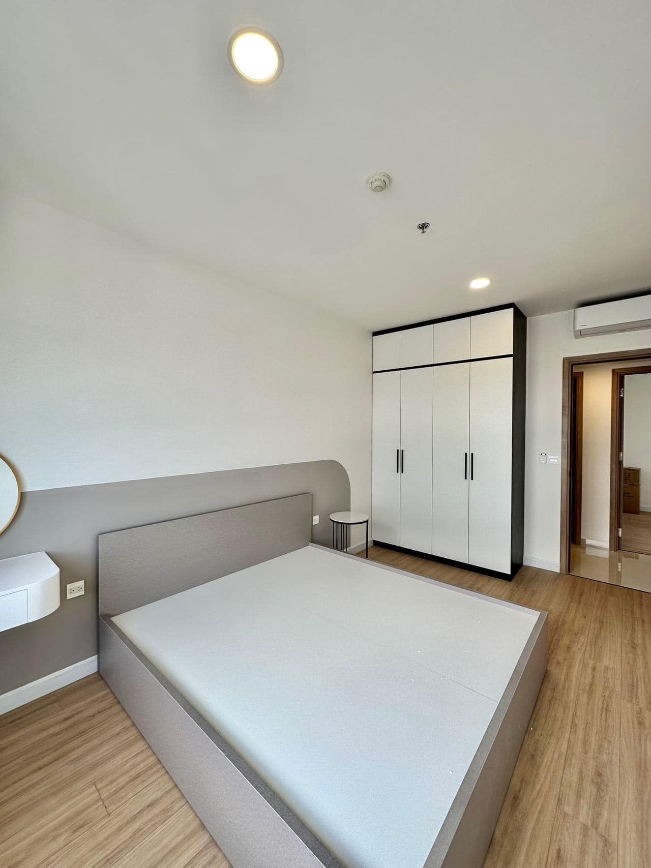 Hàng hot Soho Residence view thoáng mát 58m2 2PN 1WC full 20 tr/th liên hệ: 0976 930 ***