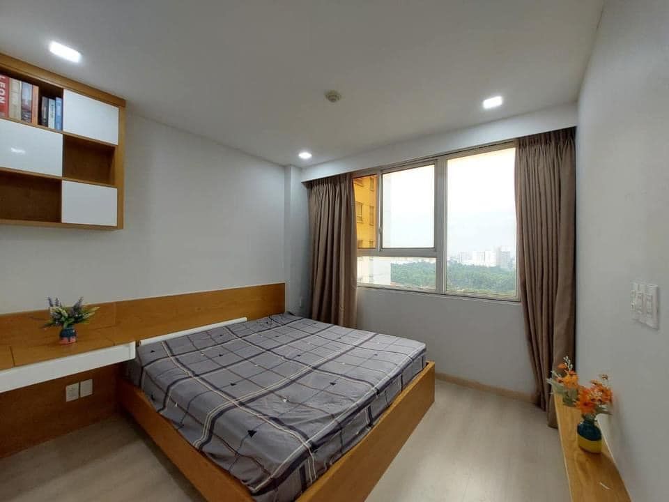 Cho thuê CHCC Terra Royal, Quận 3, DT 58m2, 75m2, 2PN, giá chỉ từ 16 triệu/tháng. LH 0899 874 ***