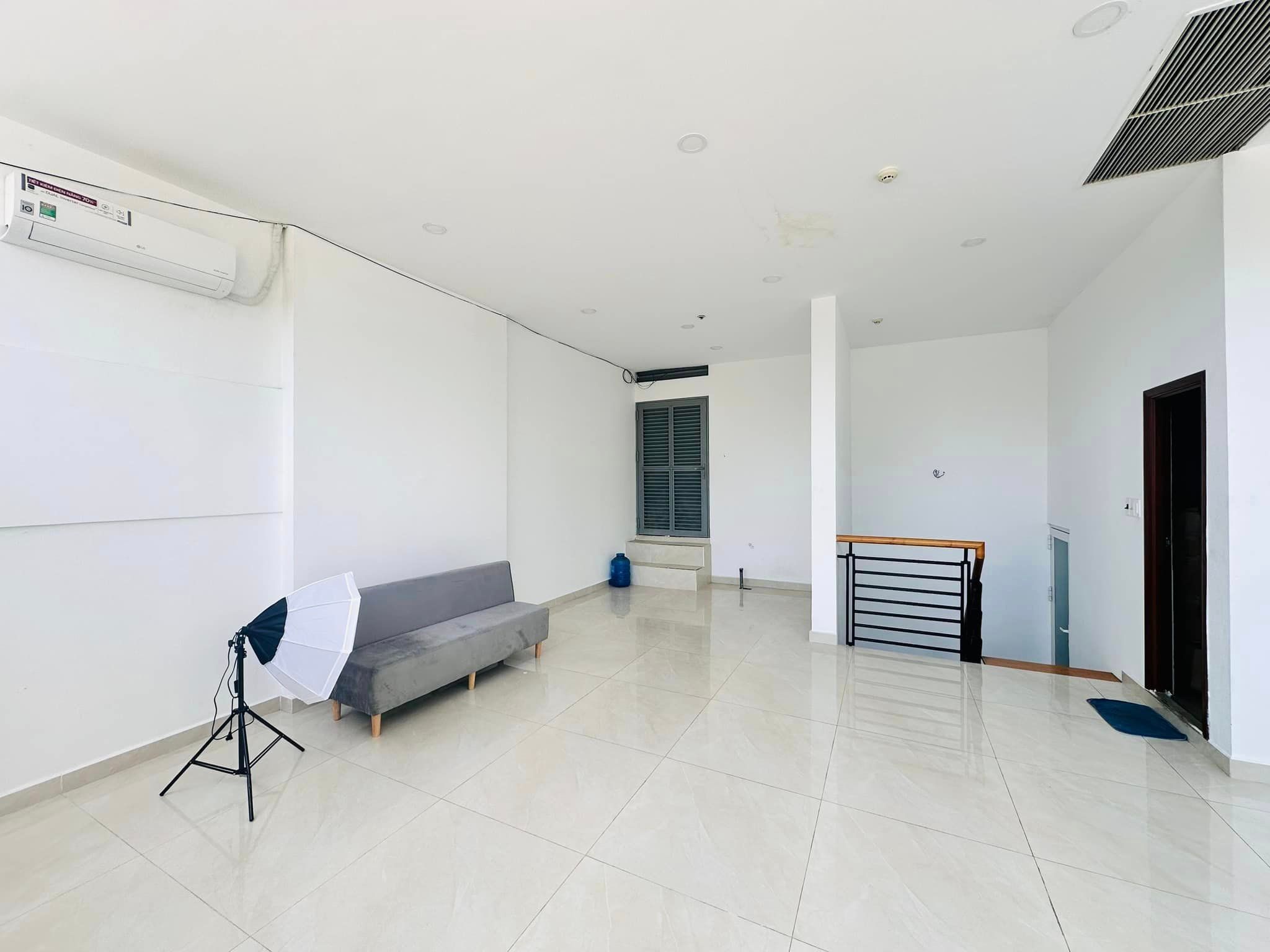 Bán nhanh căn hộ ở ngay Vạn Phúc City, ngã tư Bình Phước. 2PN, 60m2, SHR, tầng đẹp, view hồ bơi