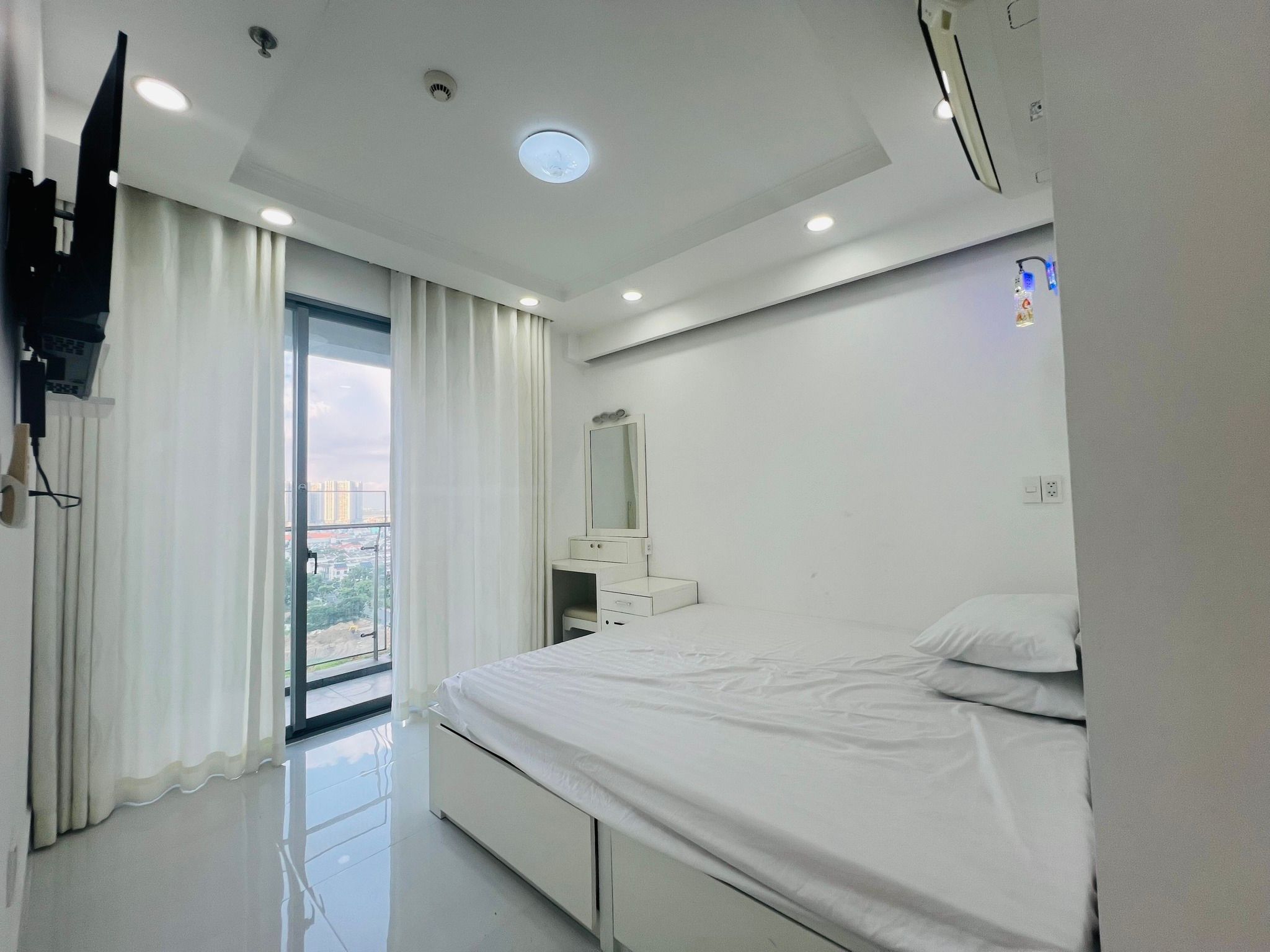 Bán căn 66.66m2 full nội thất toà S1 hướng Nam view CV, LH 0938 940 ***