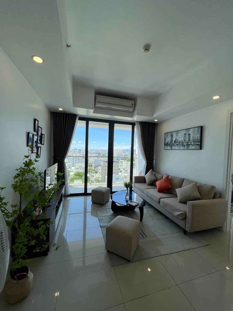 Hiyori tầng cao, view biển, nội thất đẹp giá chỉ 17tr/th. Lh 0979 470 ***