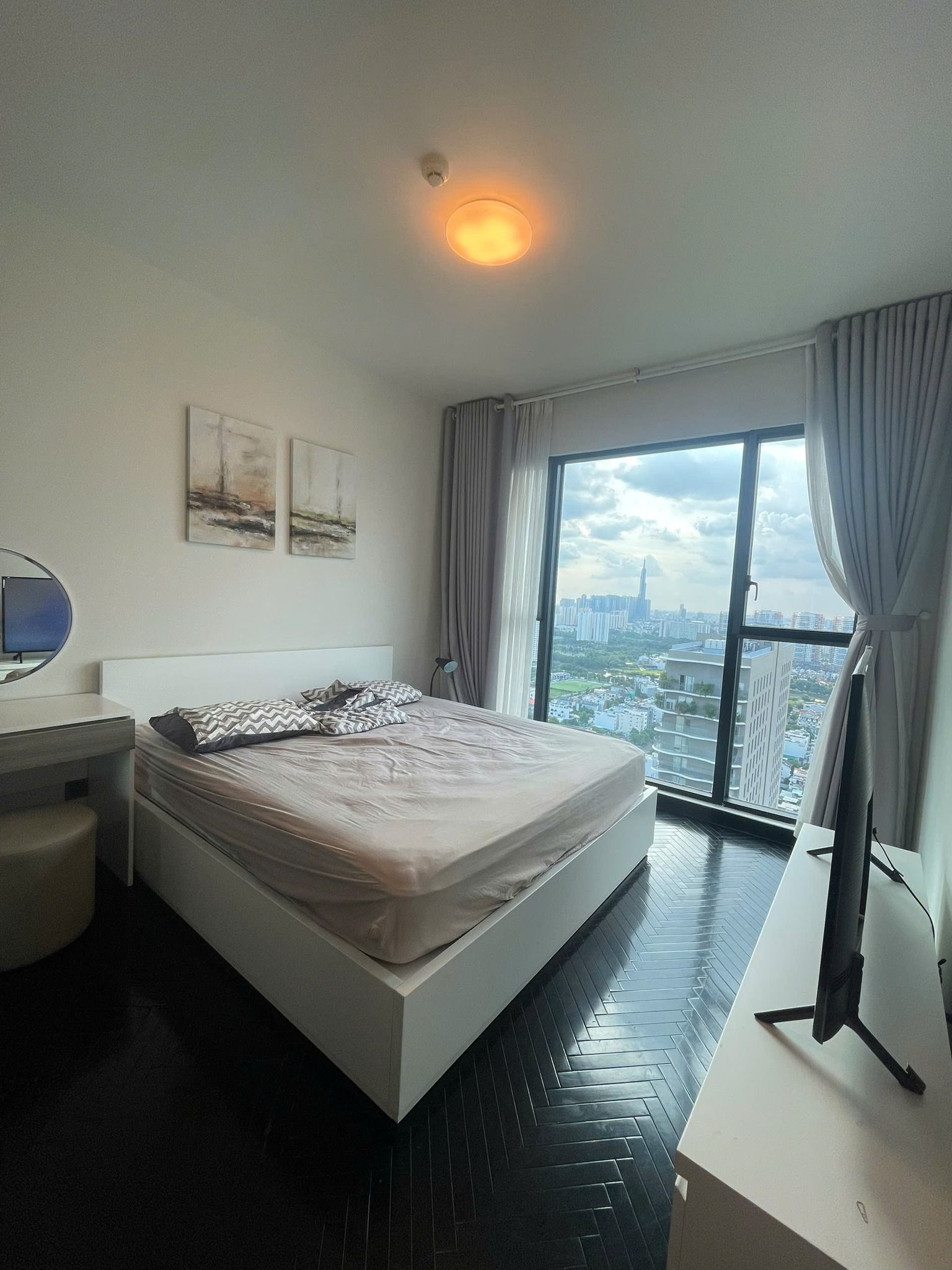 Chuyển nhượng căn hộ Sky Loft 3PN Duplex nhà thô dự án Feliz En Vista. Giá 11.3 tỷ. LH: 0901 858 ***