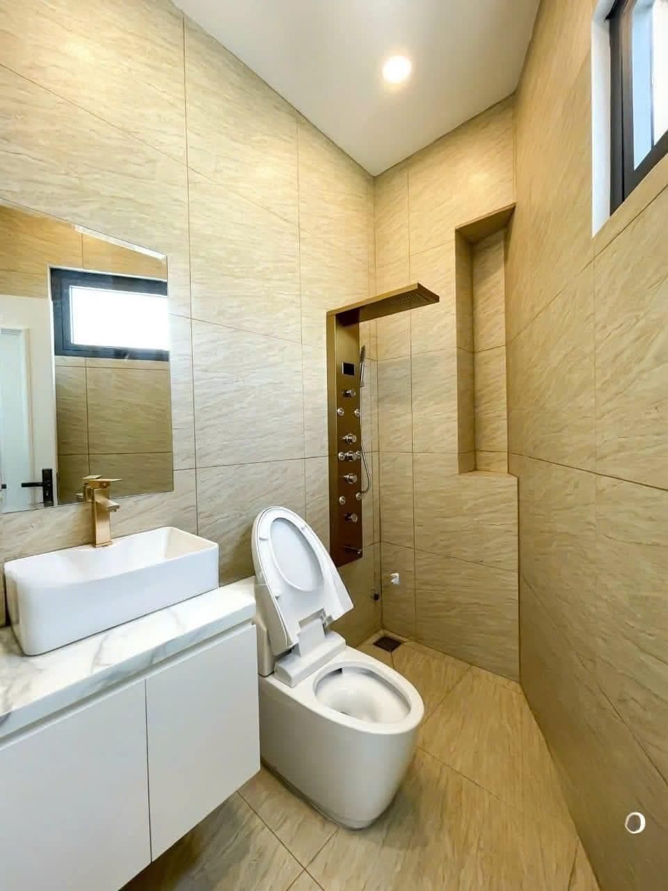 Cho thuê chung cư Green River DT 80m2 3PN 2WC giá 12tr có 1 số nội thất, view sông tầng đẹp