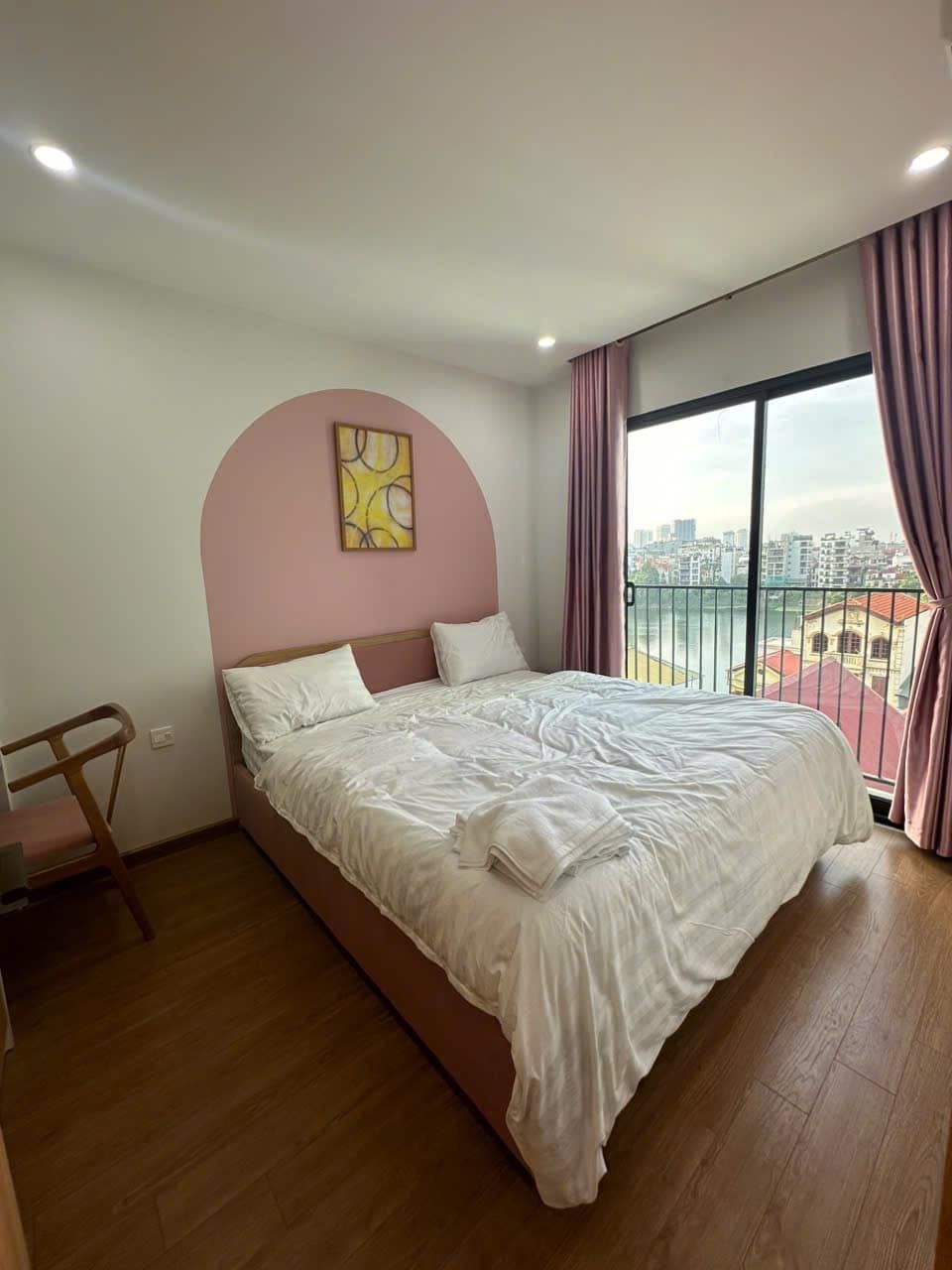 Thuê nhà ngay hôm nay chỉ với 9tr/tháng cho căn 2N 2WC tòa M2, full nội thất ban công ĐB, view đẹp