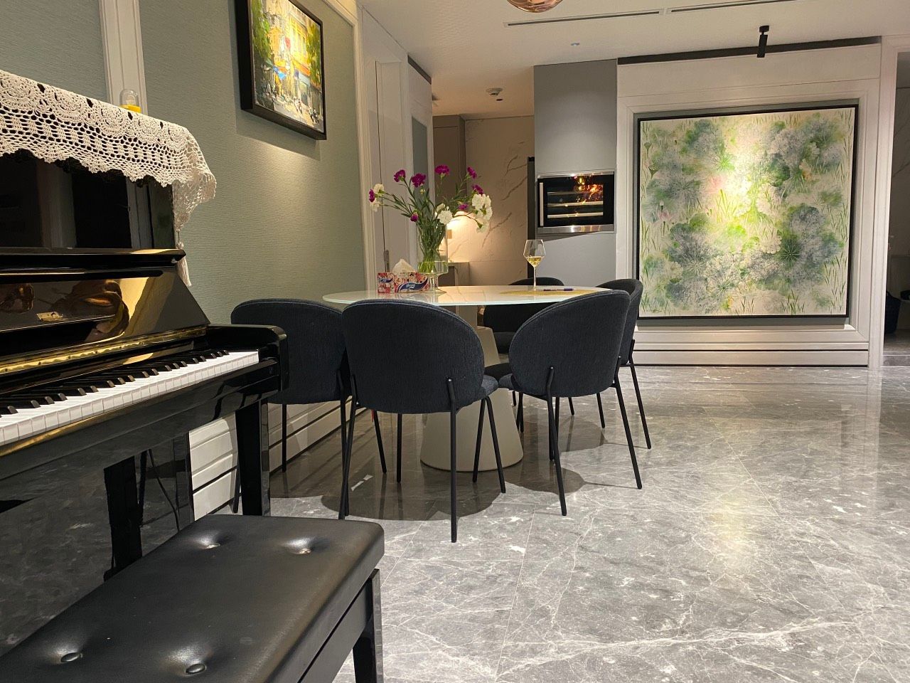 Cho thuê gấp căn vip Sun Grand City - 69B Thụy Khuê, 92m2, 2PN, căn đẹp, tầng cao 0941 882 ***