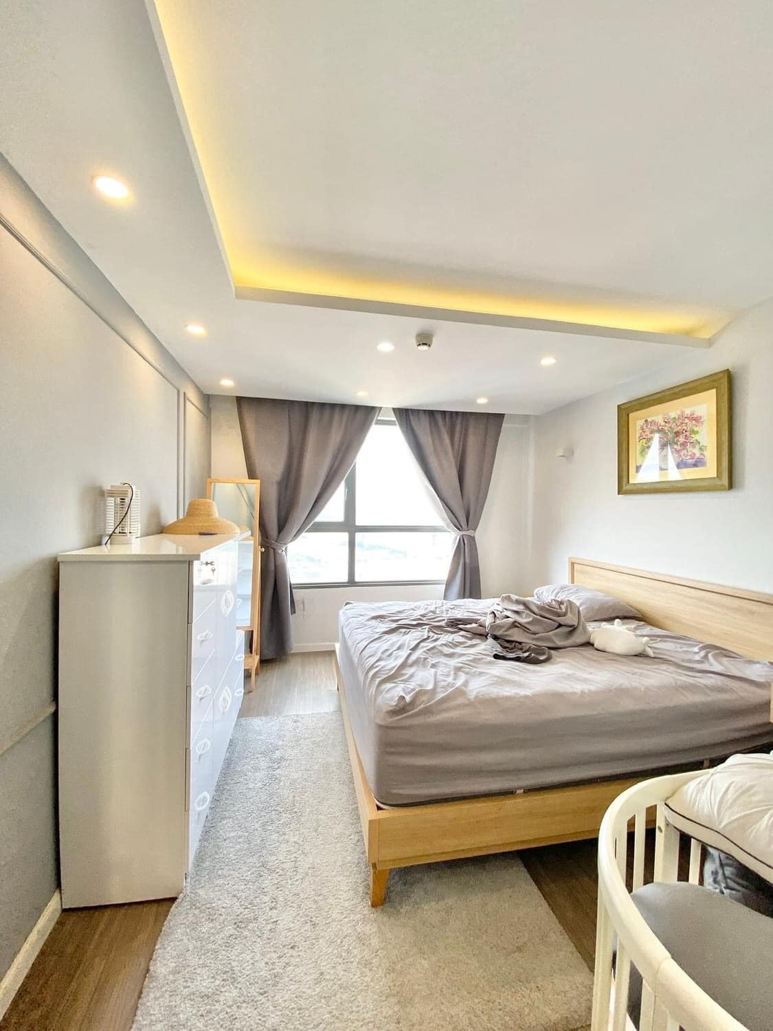 Cho thuê căn hộ Sun Grand City, 50m2, 1PN, nội thất xịn, tầng cao, view trọn hồ, 16tr. 0963 668 ***