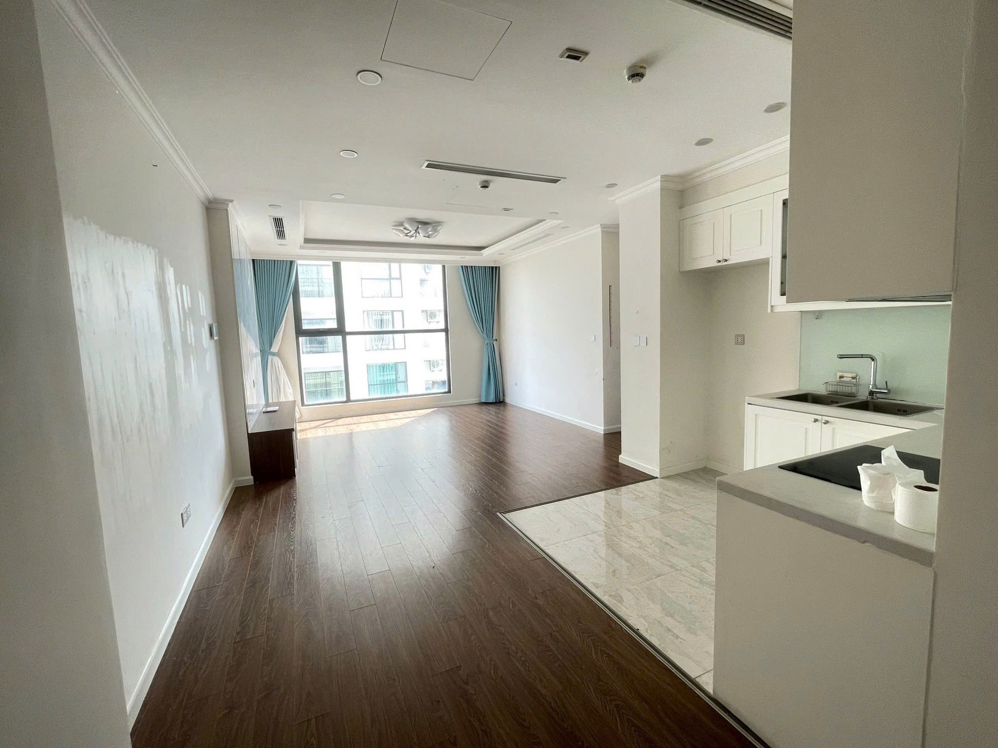 Cho thuê gấp CH cao cấp Sun Grand City - 69B Thụy Khuê, 160m2, 3PN, đủ đồ, view Hồ Tây 0975 864 ***