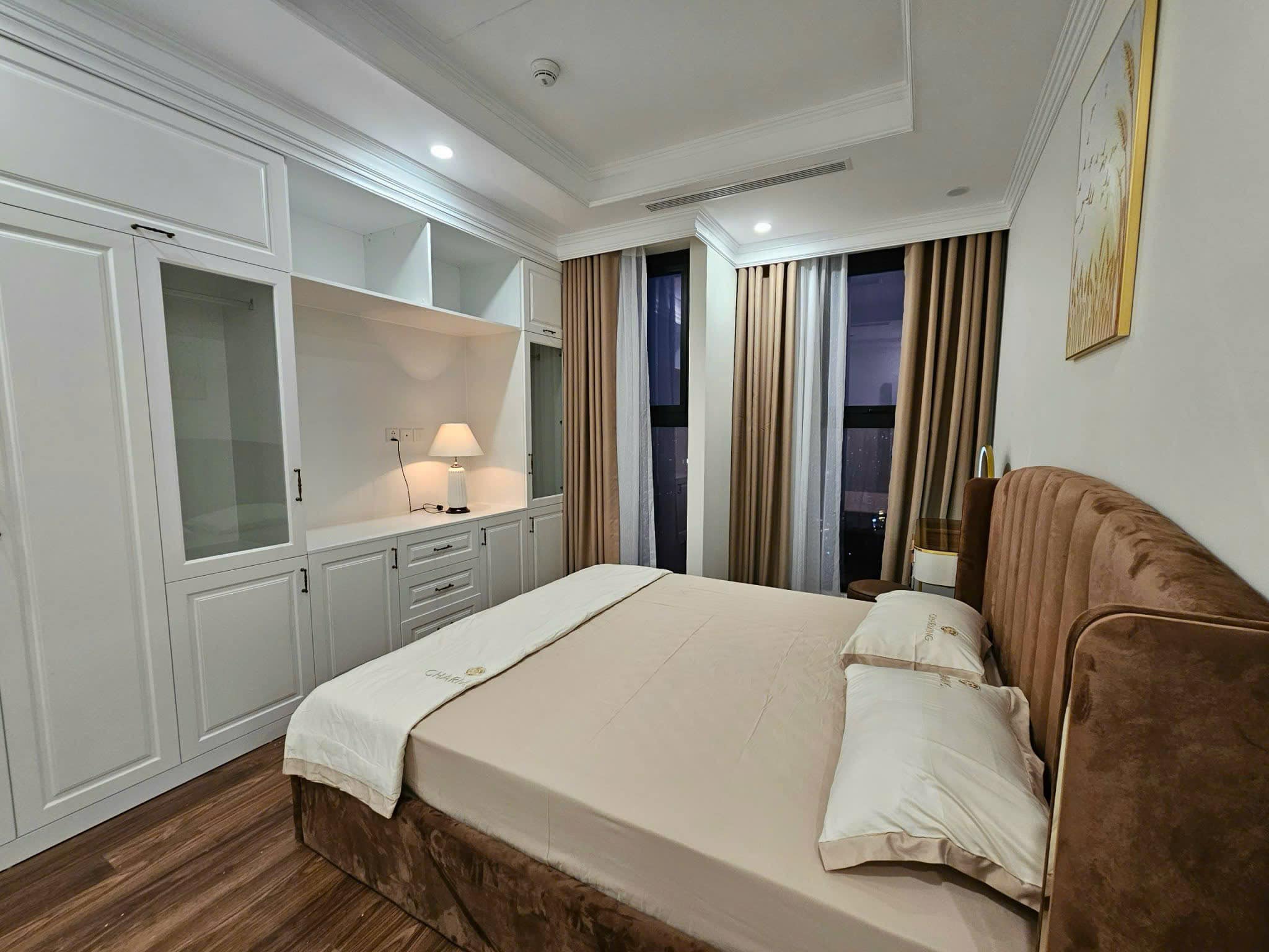 Cho thuê căn hộ 3 phòng ngủ full đồ đẹp tại King Palace, vào ngay, LH: 0911 400 ***