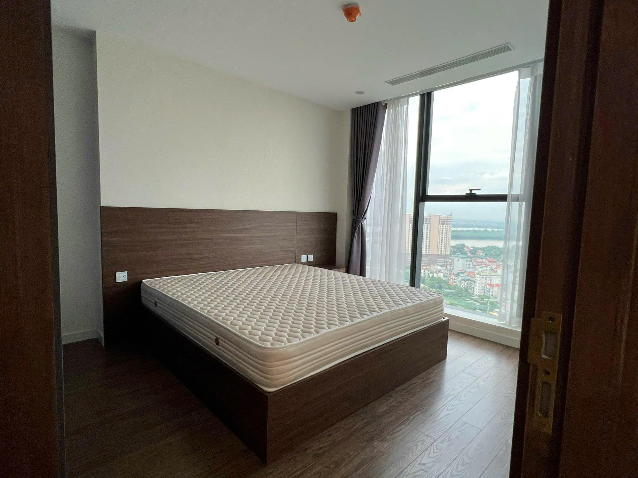 Cho thuê 1PN studio, oficetel 60m2 vừa ở vừa làm văn phòng Sky Center giá 13tr/tháng.LH: 0908 497 ***