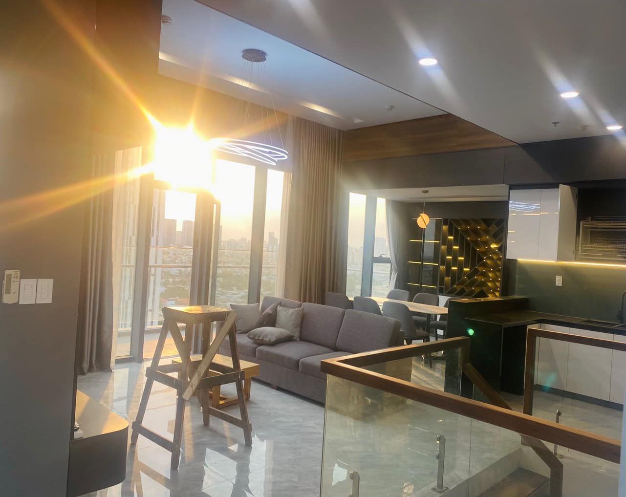 Cho thuê gấp penthouse duplex 140m2 2 sàn 3 PN full decor xịn giá 30 triệu còn thương lượng