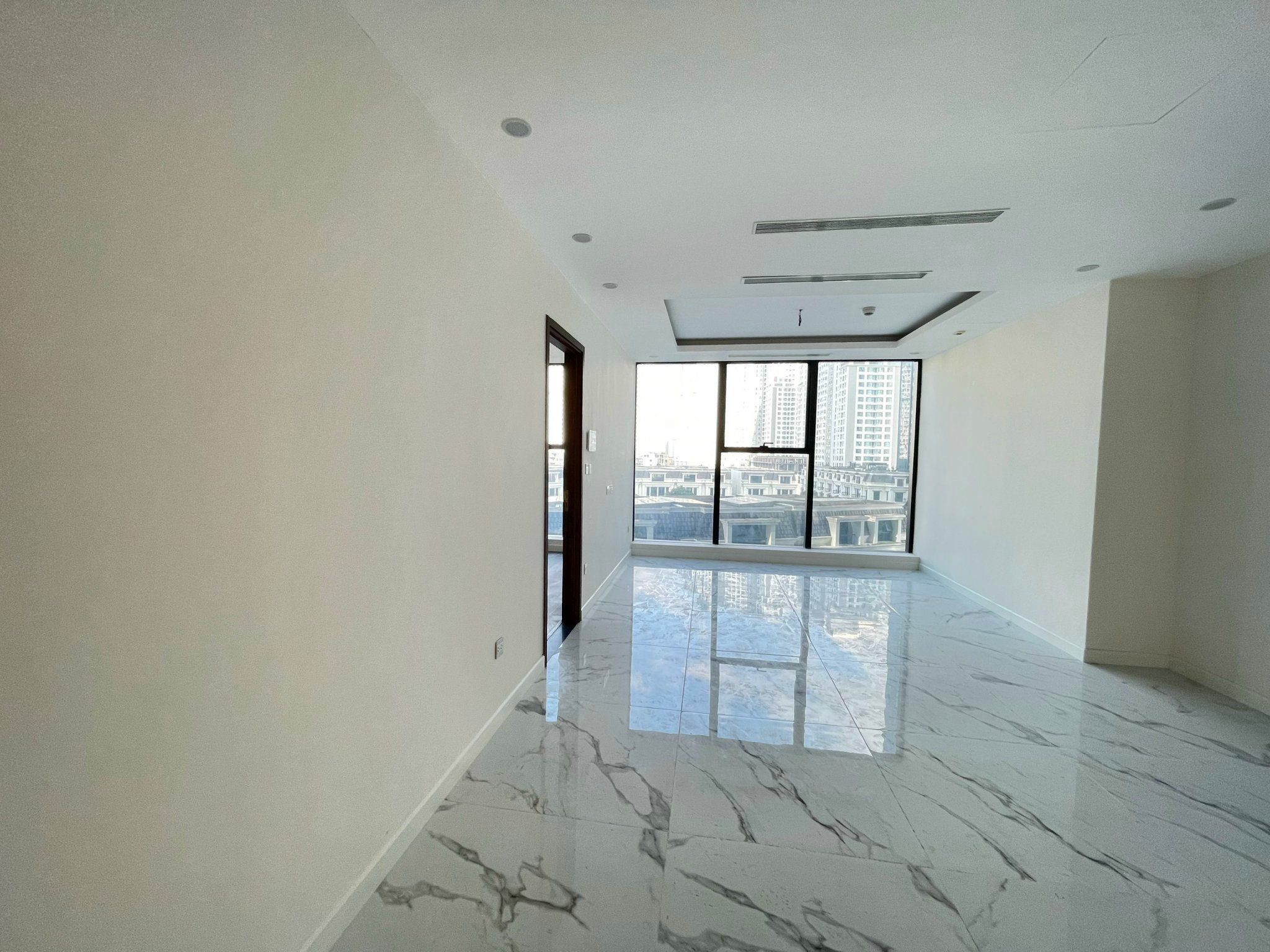 Cho thuê căn hộ 2PN chung cư Sunshine Golden River, 130m2, Tây Hồ, Hà Nội. LH: 0383 654 ***