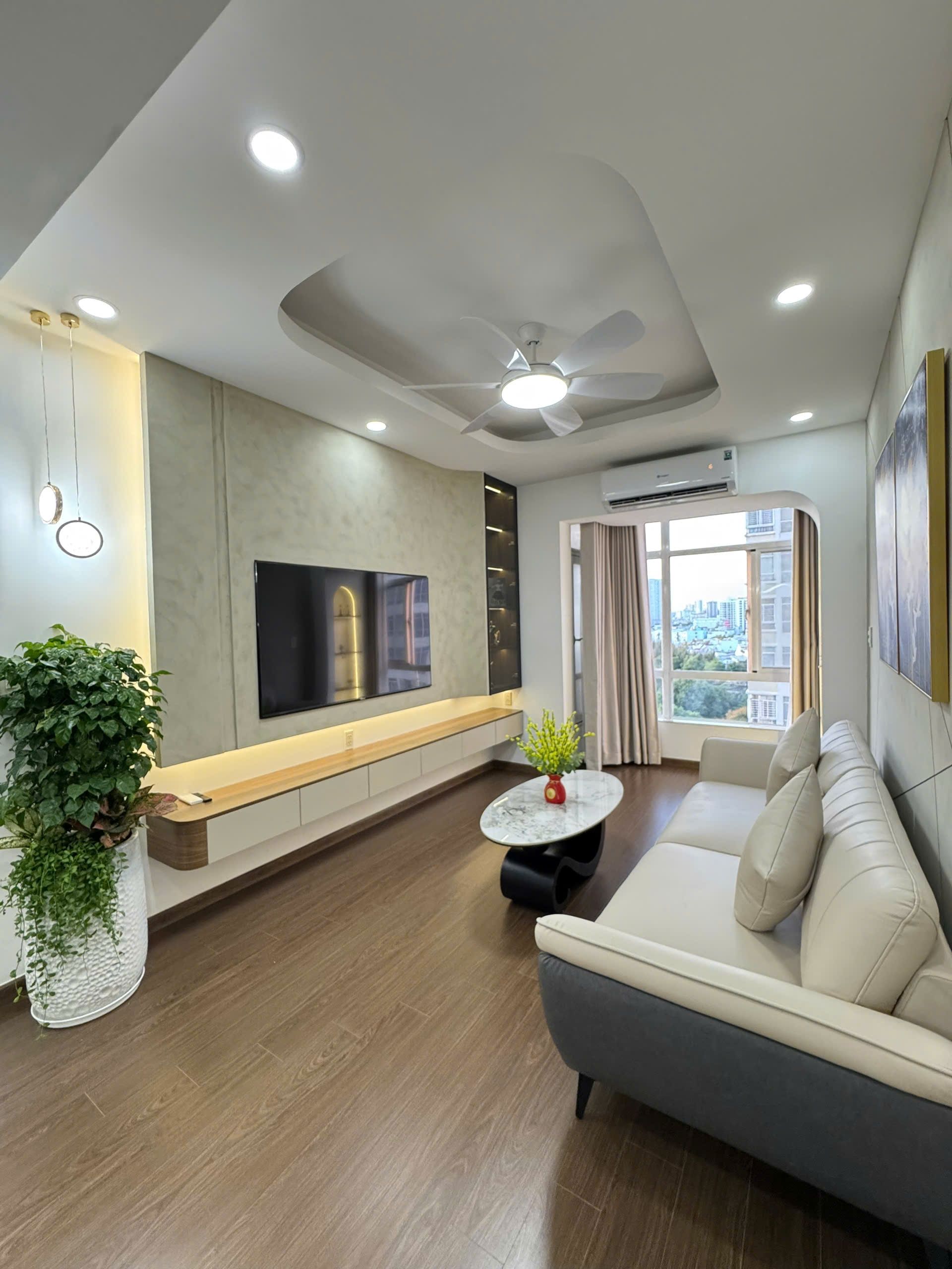 Cần bán nhanh căn hộ hàng hiếm ở sky garden 3, PMH, Q7, DT 80m2, TK 3PN nhà mới đẹp, giá chỉ 5,9 tỷ
