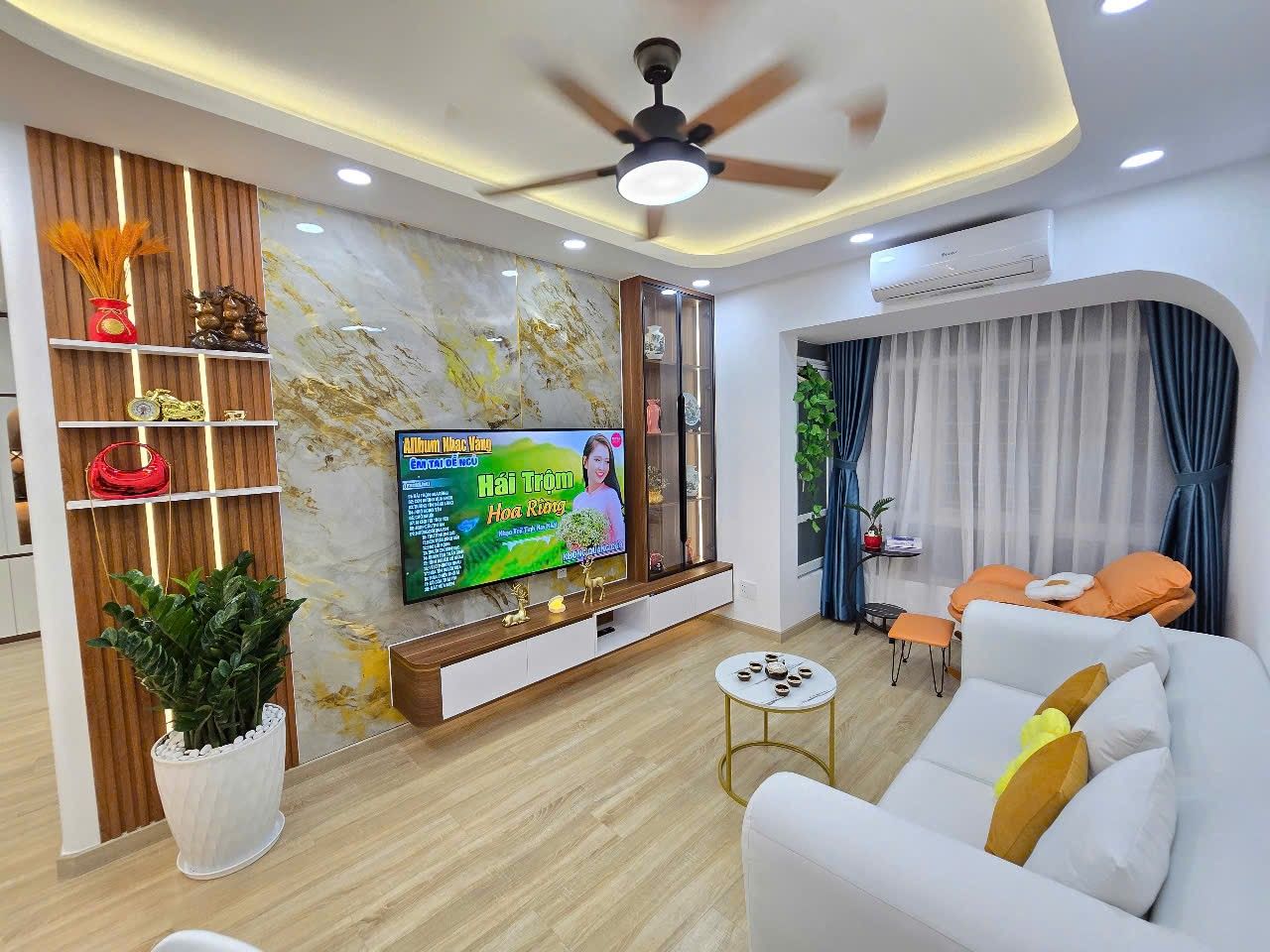 Cần bán nhanh căn hộ sky garden 3, PMH, Q7, DT 72m2, căn góc, 3PN nhà mới đẹp, giá chỉ 5,8 tỷ 