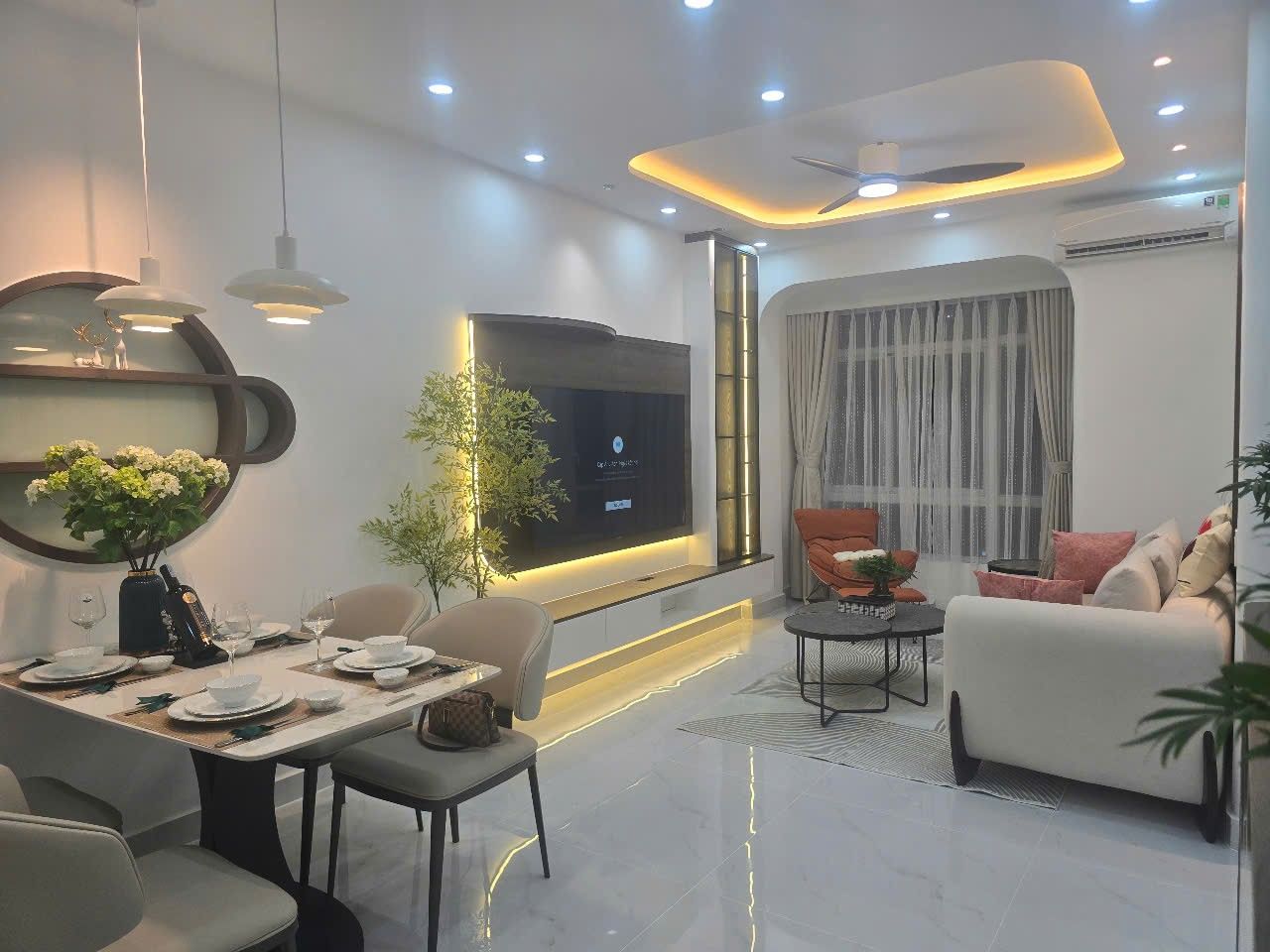 Cần bán nhanh căn hộ sky garden 3, PMH, Q7, DT 74m2, căn góc, 3PN nhà mới đẹp, giá chỉ 6,1 tỷ 