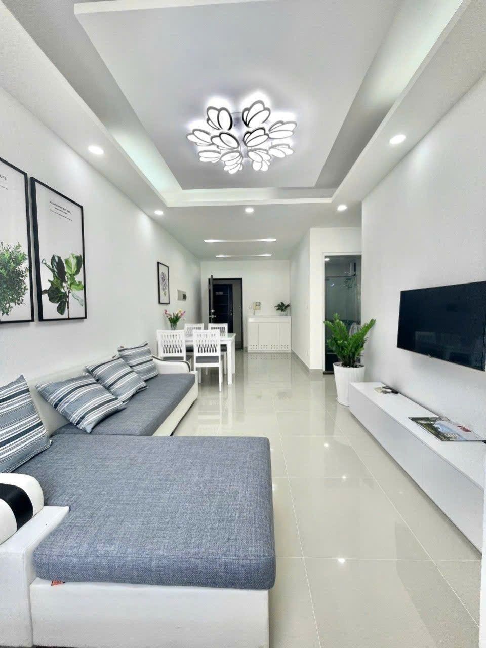 Cần cho thuê căn hộ sky garden 3, PMH, Q7, DT 68m2, TK 2PN nhà bao đẹp, giá chỉ 15 triệu 