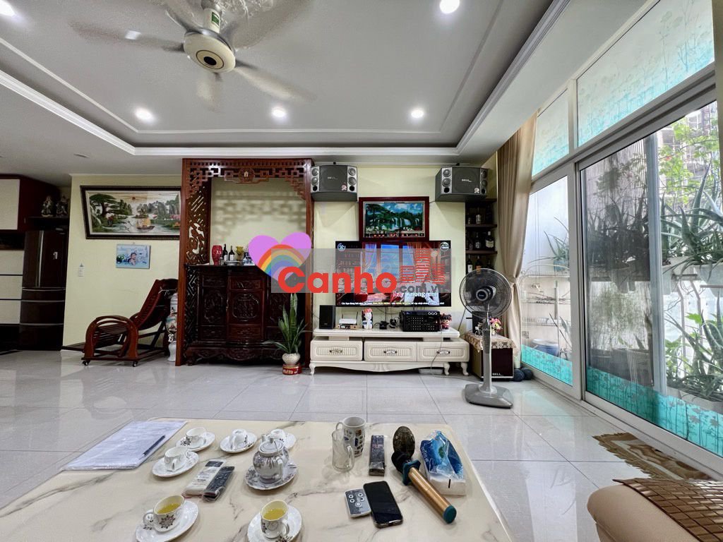 CH lô góc 115m2 x 3PN có lốt ô tô Usilk City - Ban công Đông Nam