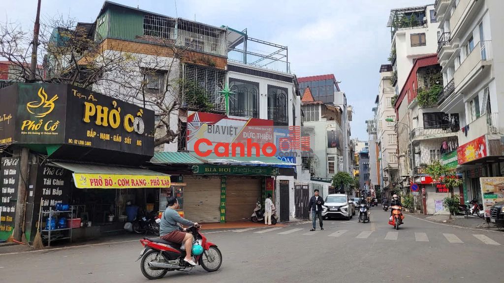 Tầng 1 tập thể ngã tư Linh Lang - Phan Kế Bính, Ba Đình