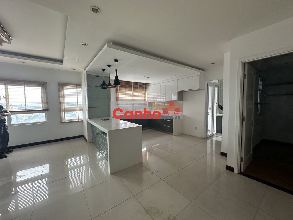 CẦN BÁN GẤP CĂN DUPLEX CỘNG HÒA PLAZA.