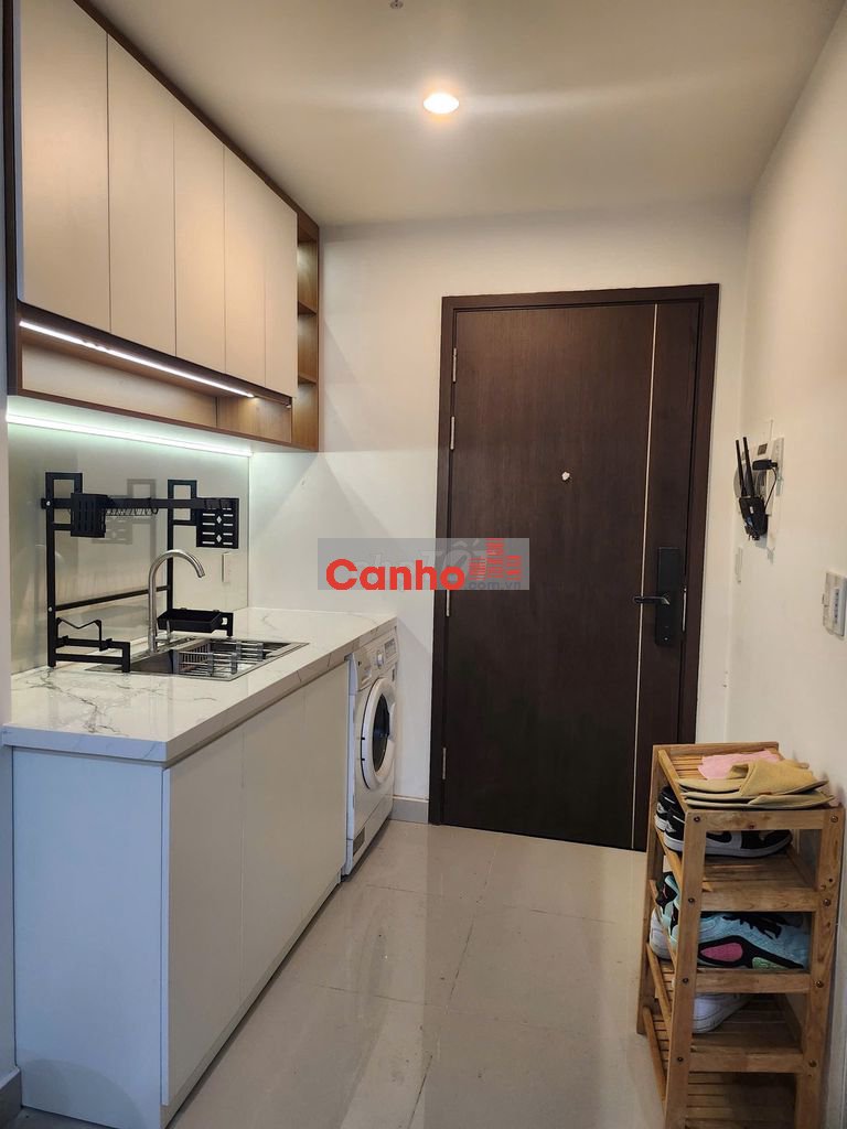 Offictel Sunrise City Q7, 37m2 có ban công, nhà đẹo giá 2ty8, có HĐMB.