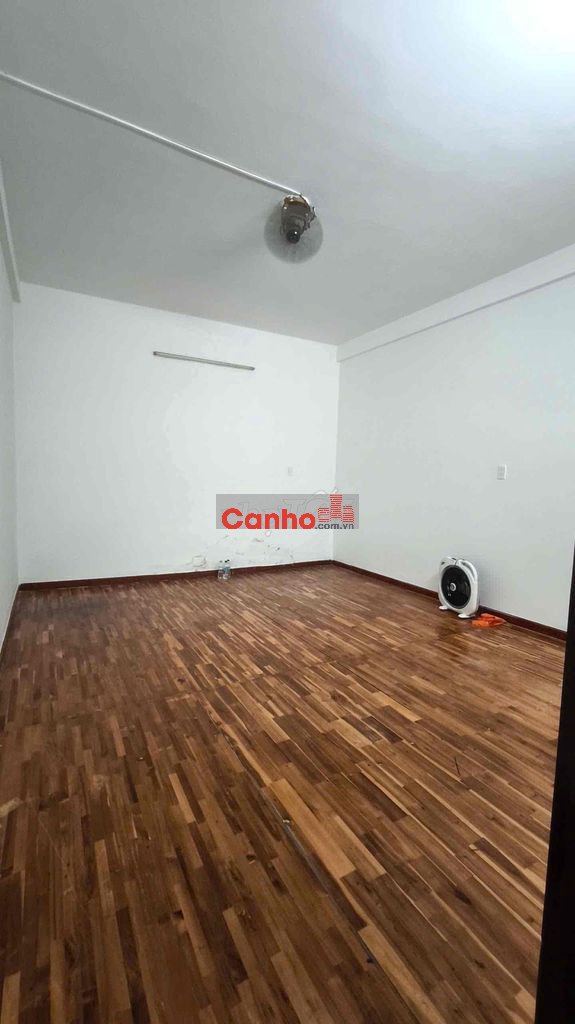 Chung cư Bàu Cát thang bộ. Dt 31m2 có 1 pn,1 wc