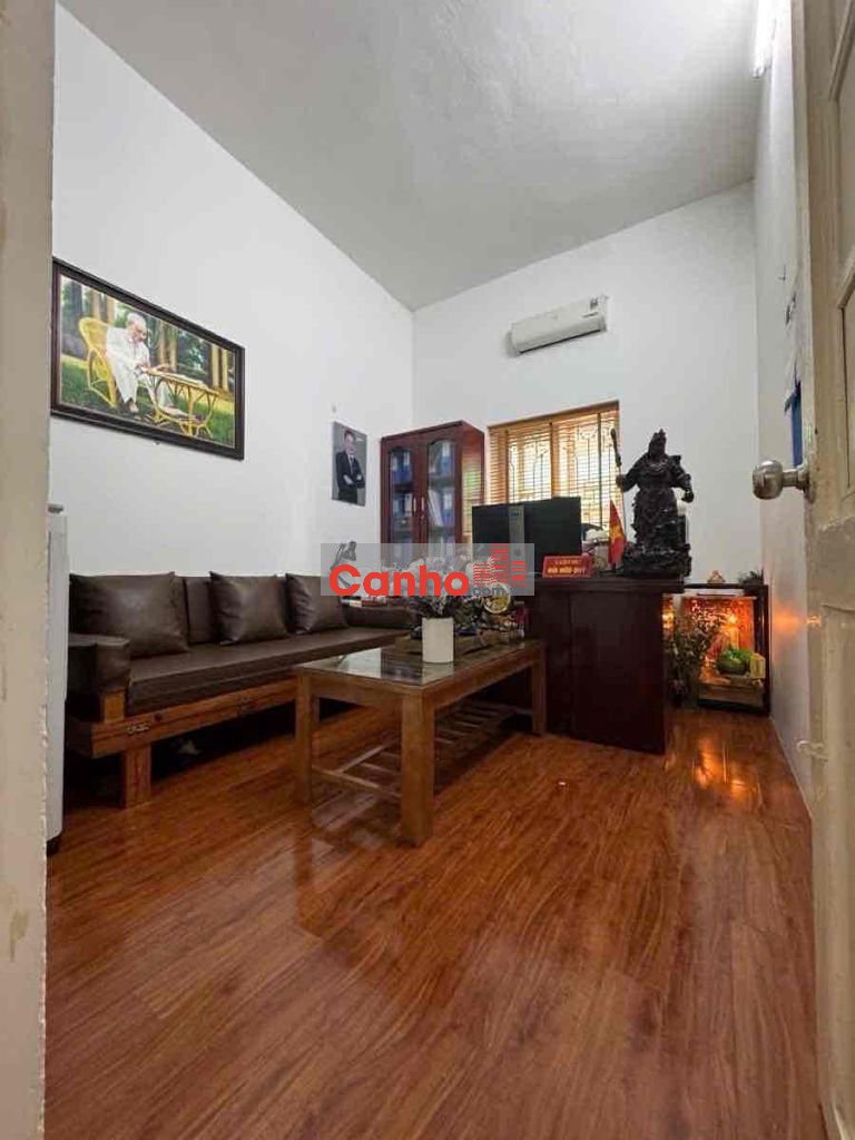 Bán nhà TT Tân mai, tầng 2, Ô tô đỗ cửa, dtsd 70 m2, thiết kế hợp lý.