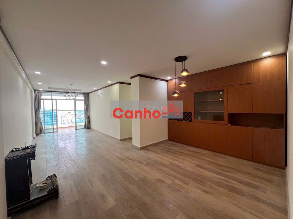 Cần bán căn hộ chung cư Hoàng Anh Thanh Bình, 3PN, View quận 1