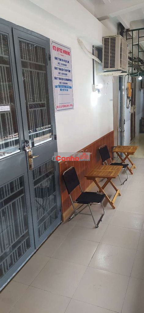 Bán căn hộ lầu 1 ngay Phố đi bộ Quận 1