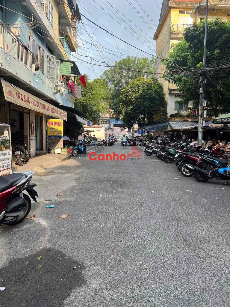 Tầng Trệt 3 Mặt tiền dể buôn bán