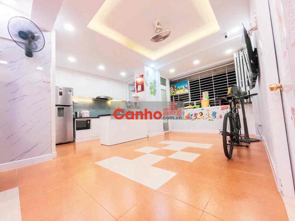 Chung cư có thang máy,căn góc, sổ riêng lâu dài