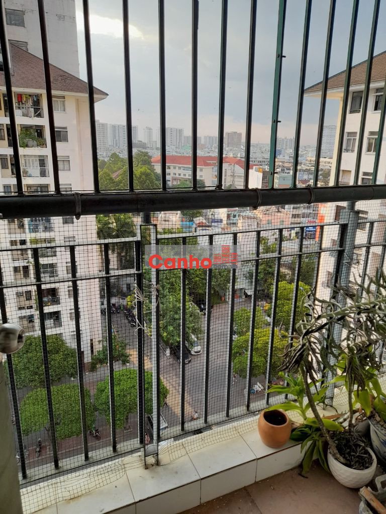 Chính chủ bán căn hộ 312 Lạc Long Quân, lô A 64m2 có thang máy 2.85 tỉ