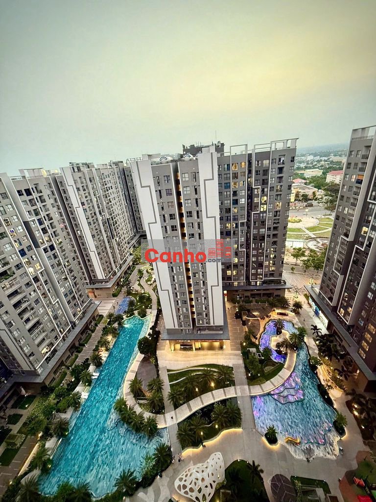 Bán căn góc 3pn view trực diện hồ bơi,sổ hồng sẵn, nhà mới có nội thất