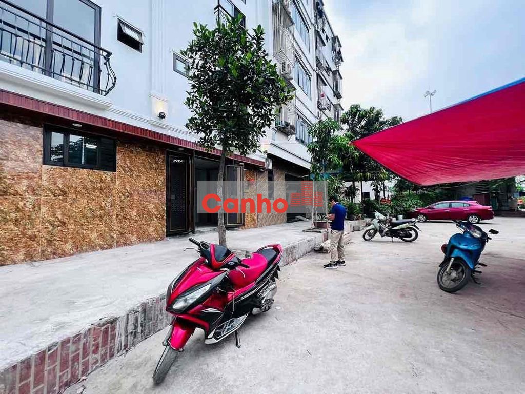 CHDV đối diện FPT - Ô Tô đỗ trước nhà - 2 mặt tiền 15P khép kín