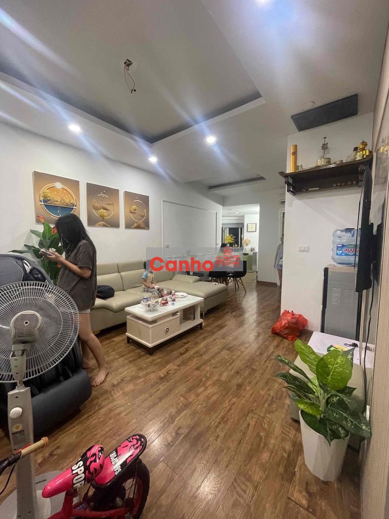 chính chủ cần bán căn hộ 85m2 tại toà C2 Xuân Đỉnh, view CV Hoà Bình