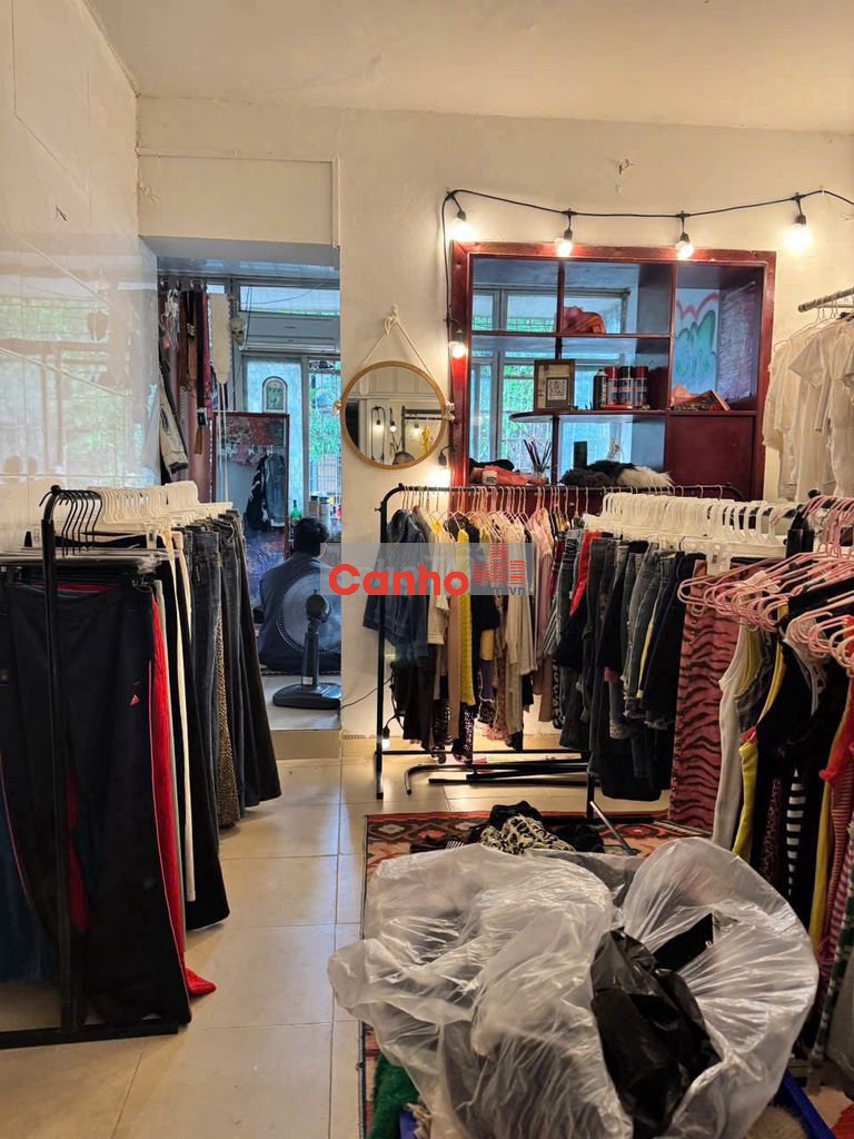 Cần bán gấp Tập thể Kim Liên-Tầng 3, ô tô đõ chân cầu thang