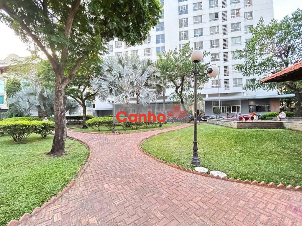 CC 52 P5 Q8 Căn góc 2PN 64m2 thang máy tặng NT, sổ sẵn, ngay TTHC Q8