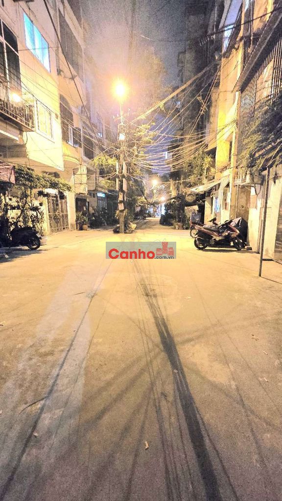 Bán nhà tập thế phố Thanh Nhàn, ô tô quay đầu , sân rộng mênh mông