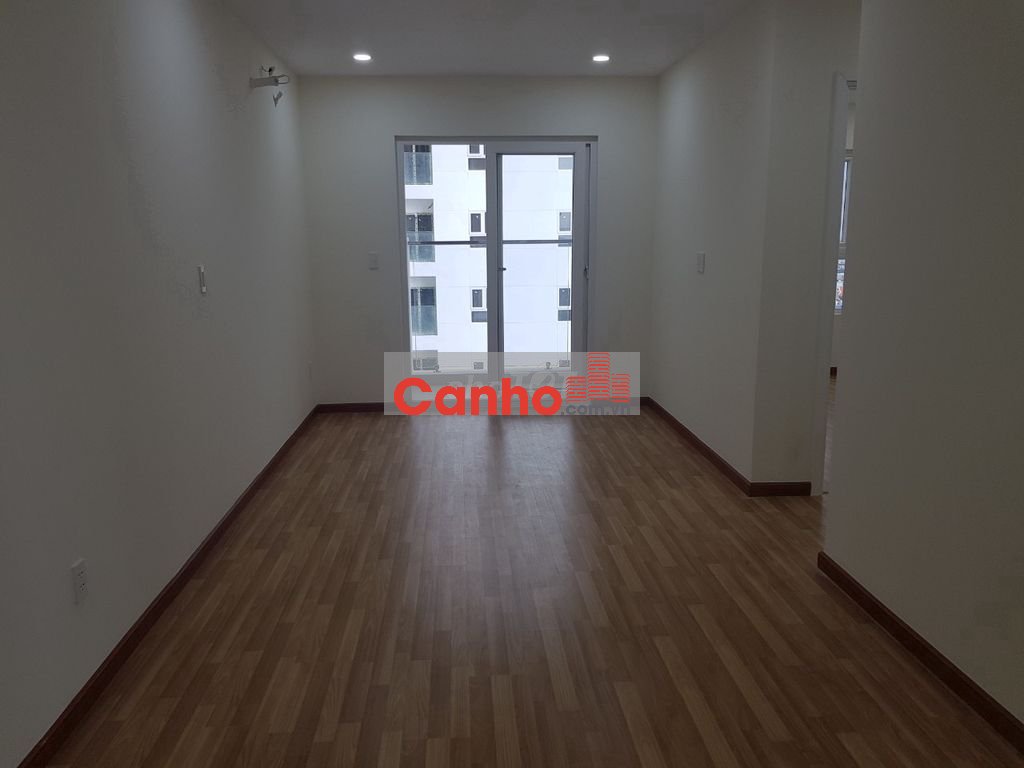 Bán căn 2 phòng ngủ Lô C view hồ bơi