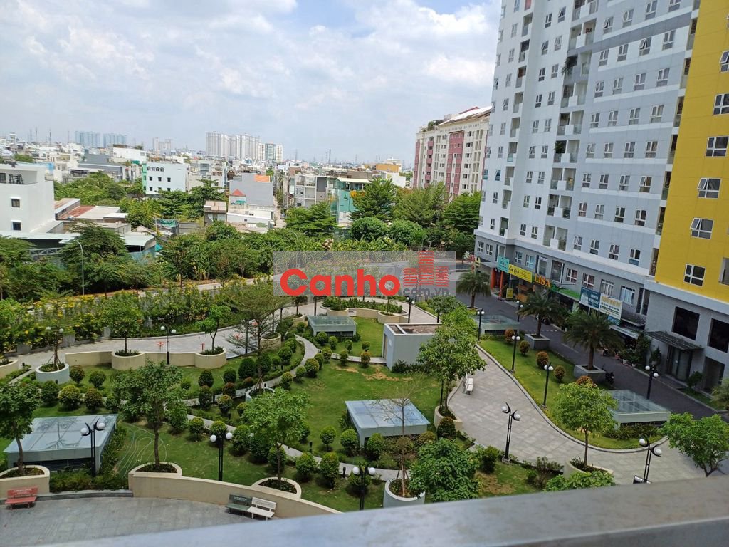 Bán căn 2 phòng tầng 6 Lô C view công viên