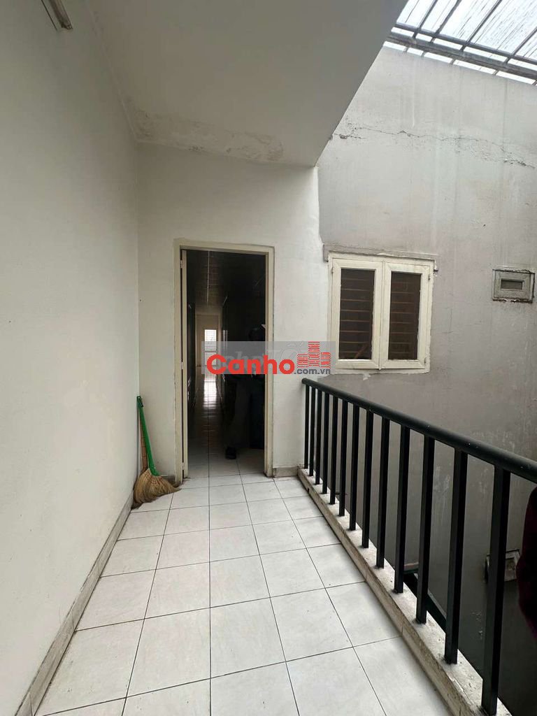 Cần bán căn hộ 102m2. đường võ văn kiệt. Quận 5.