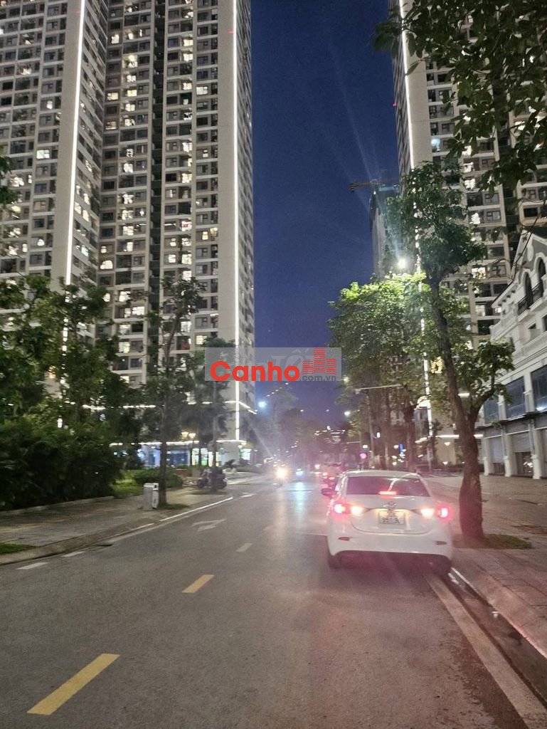 Bán căn hộ tòa Vinhomes Smart City Nam Từ Liêm DT: 63m; Tầng trung;