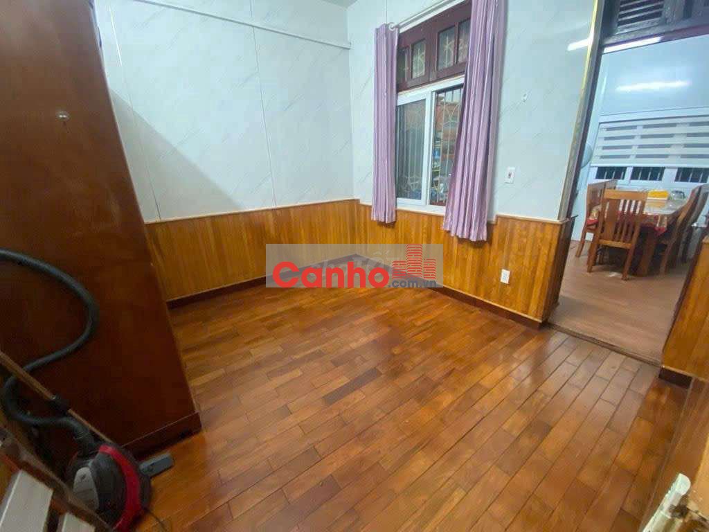 Trung hoà nhân chính. 100M. 4 ngủ 2 wc.