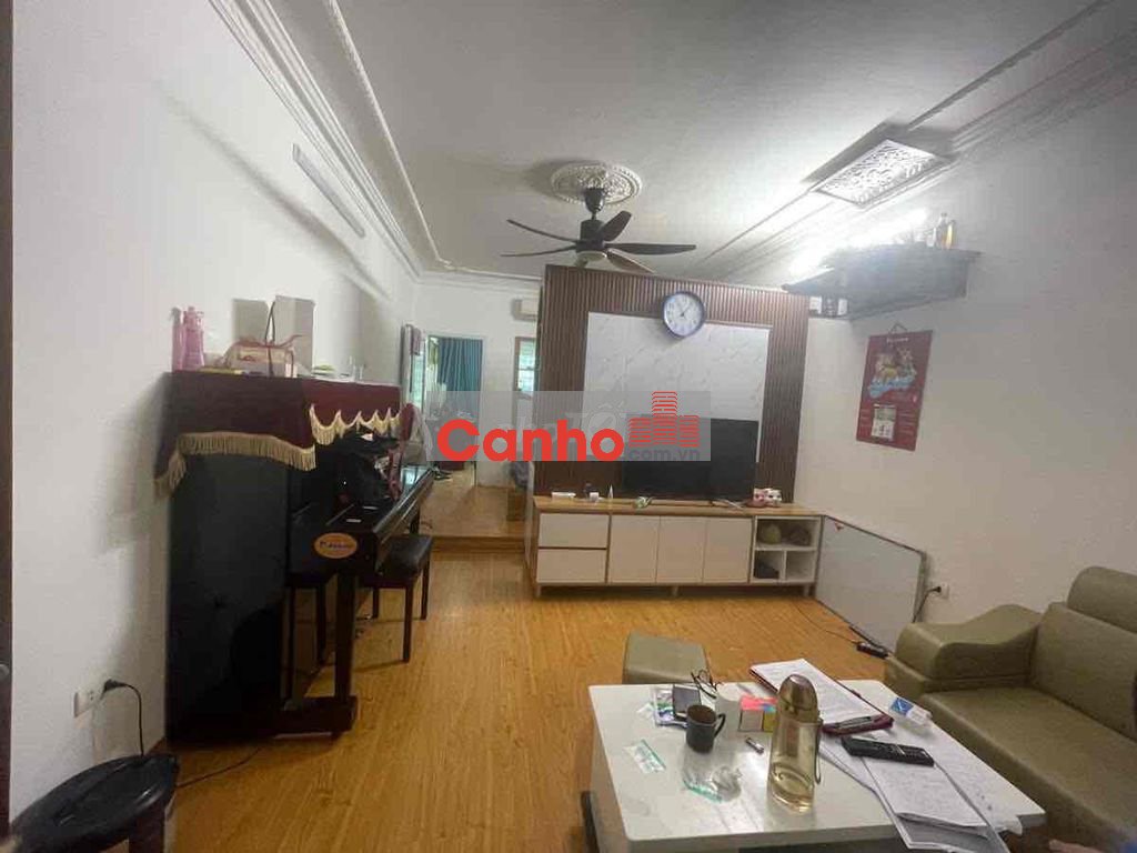 Bán tập thể phố Phương Mai nhà đẹp 2 thoáng 2 ngủ 60m2 T3 giá nhỉnh 3