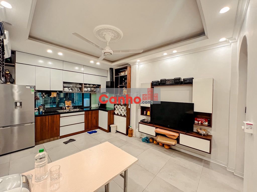 Bán tập thể Chùa Bộc, chỉ 3.15 tỷ 75m2, bãi đỗ xe, nội thất, thoáng.