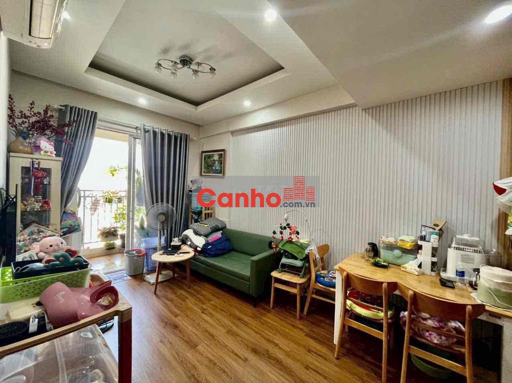 căn hộ view đông nhà y hình tầng trung thoáng mát