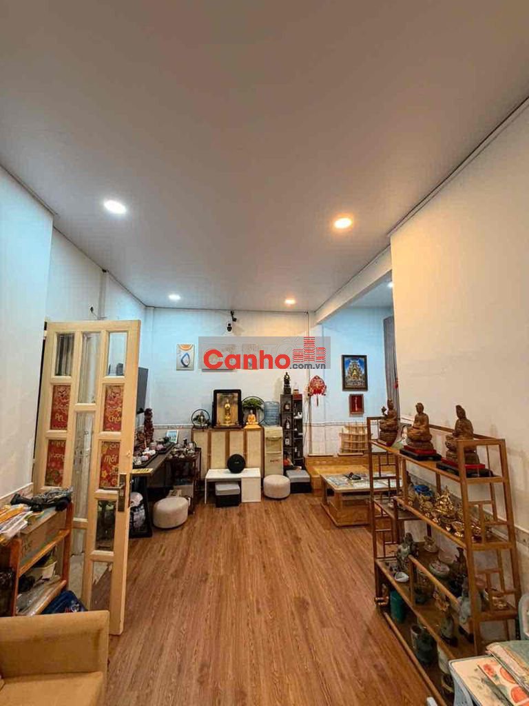 bán căn hộ lầu 4 thang bộ sạch sẽ thoáng mát