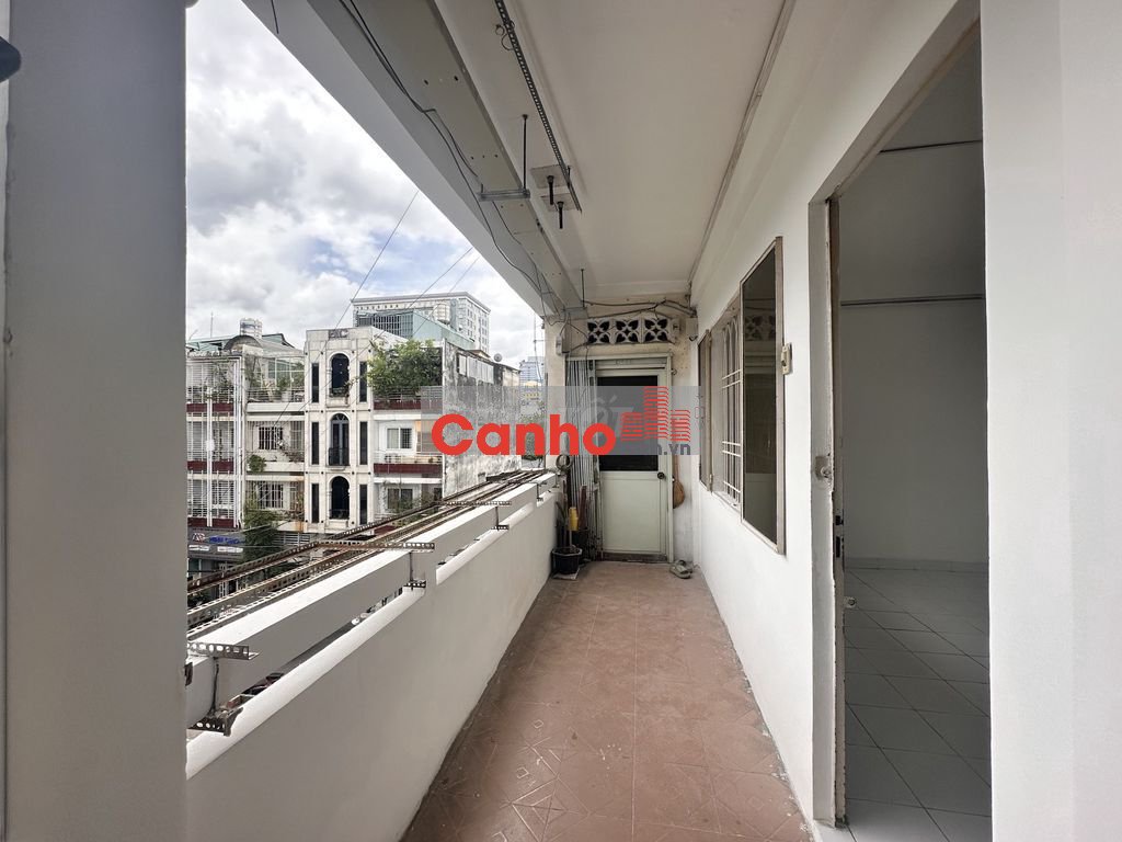 Bán căn hộ chung cư Lô C đường Lý Văn Phức, p. Tân Định, Q1, Tp HCM