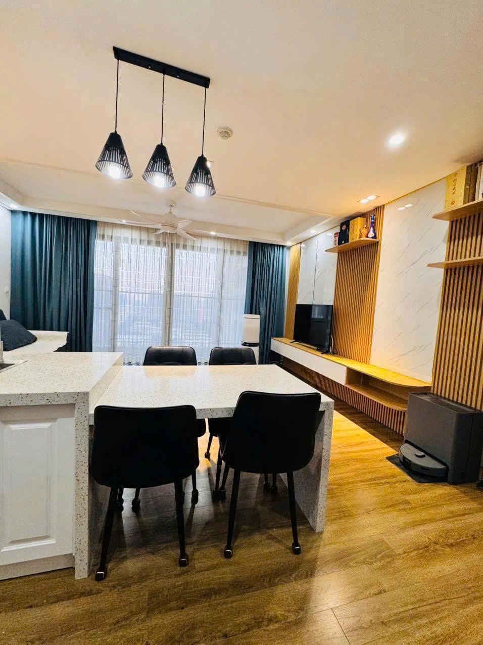 CĂN HỘ 3 NGỦ GIÁ TỐT - view đẹp tại Vinhomes D'capitale: DT 98m2, full đồ, tầng trung